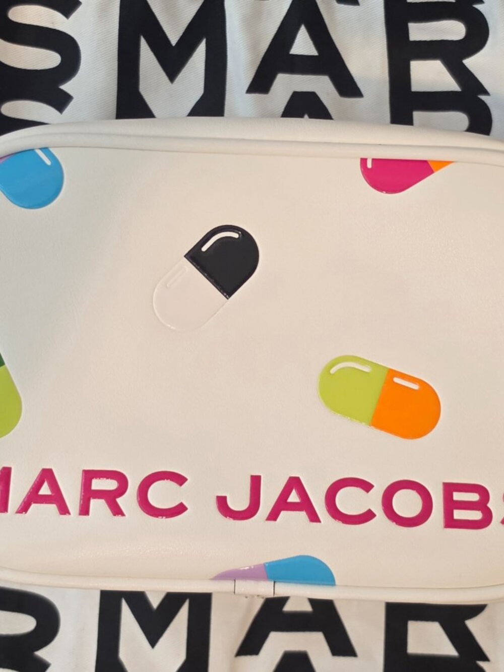 Marc Jacobs Vitamin (Pill) Camera Bag w/ Wallet & Keychain - Picture 4 of 14